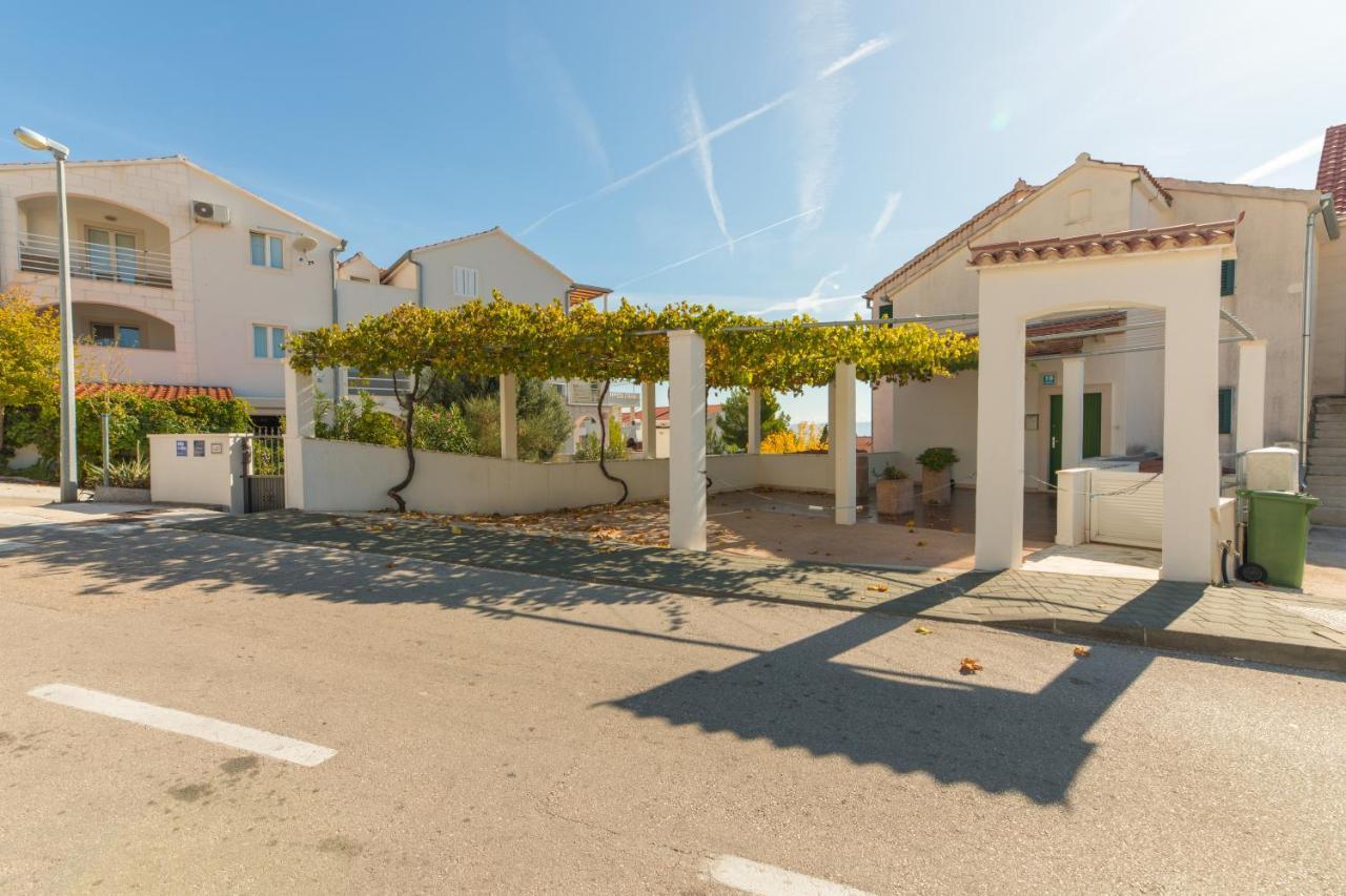 Apartments Lux Бол Екстер'єр фото