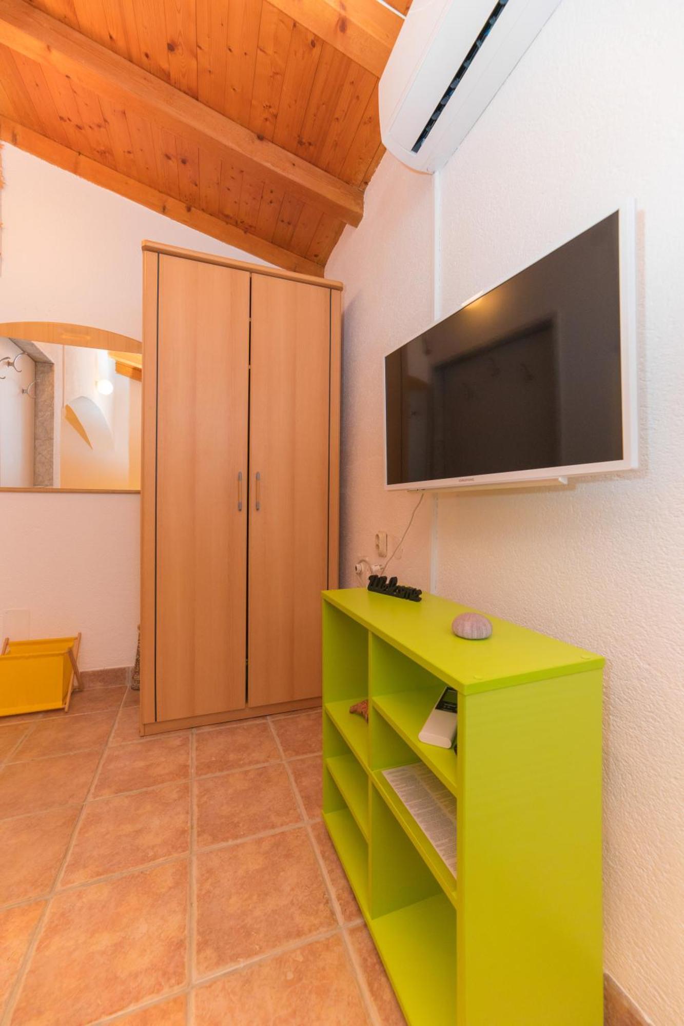 Apartments Lux Бол Екстер'єр фото