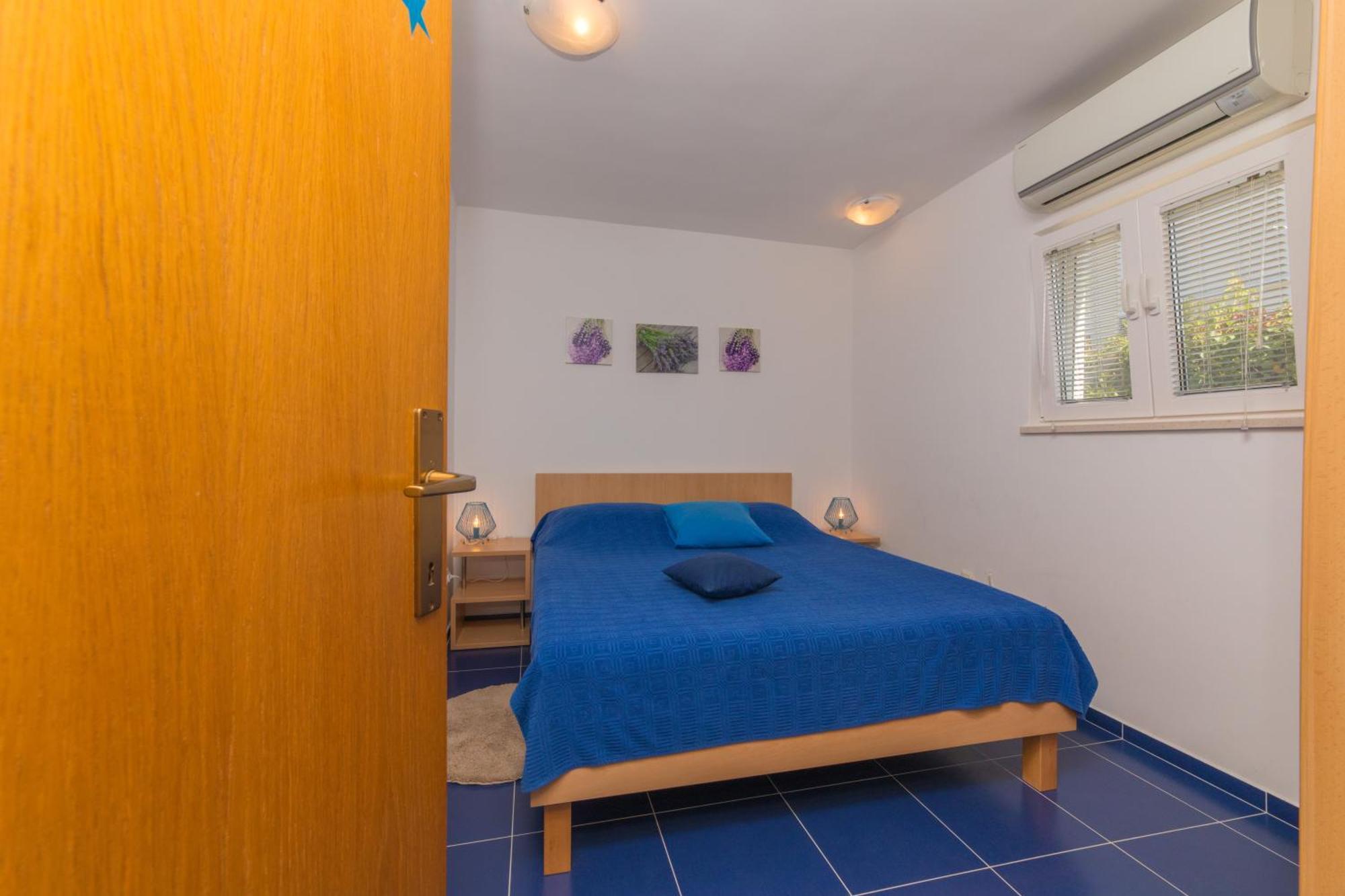 Apartments Lux Бол Екстер'єр фото