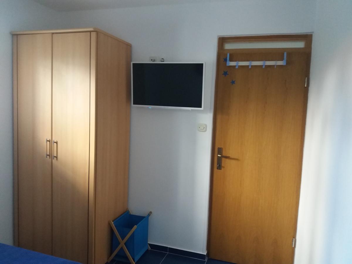 Apartments Lux Бол Екстер'єр фото